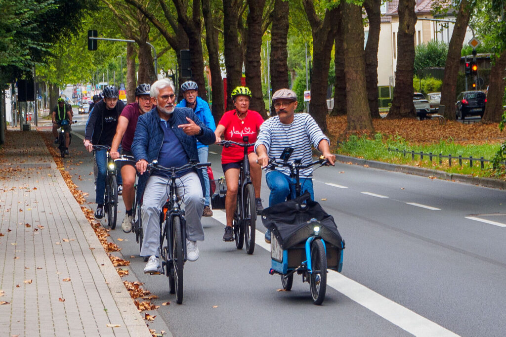 Am 23. August testeten OB-Kandidat:innen auf Einladung des ADFC Bochum die Radinfrastruktur der Innenstadt. Der ADFC präsentierte Problem sowie Lösungen und fragte die Kandidat:innen nach eigenen Konzepten für eine fahrradfreundlichere Stadt. Foto: Theo Albers / ADFC Bochum
